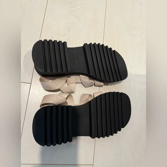 Sandals - Picture 4 of 4